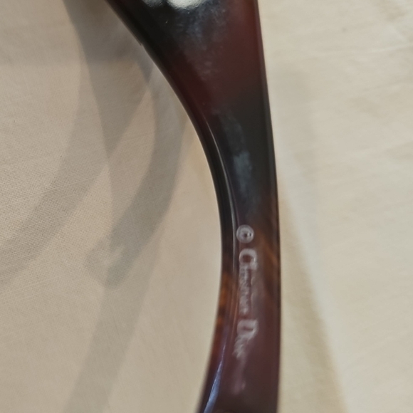 DIOR Vintage Sunglasses with case and cloth case and a cleaning cloth  also box - Picture 4 of 10